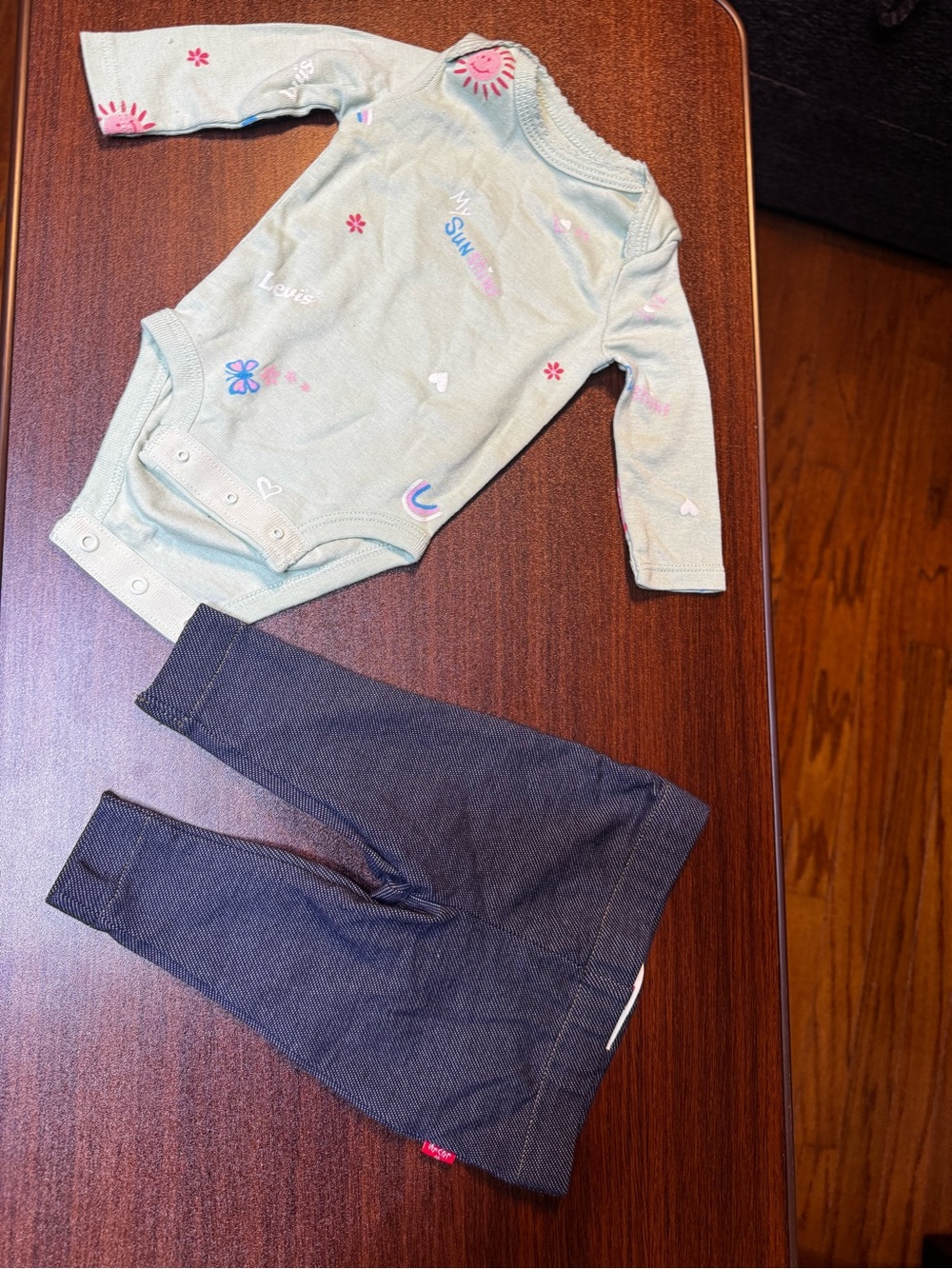 Levi's Mint Graphic Long-Sleeve Bodysuit with Dark Gray Leggings
